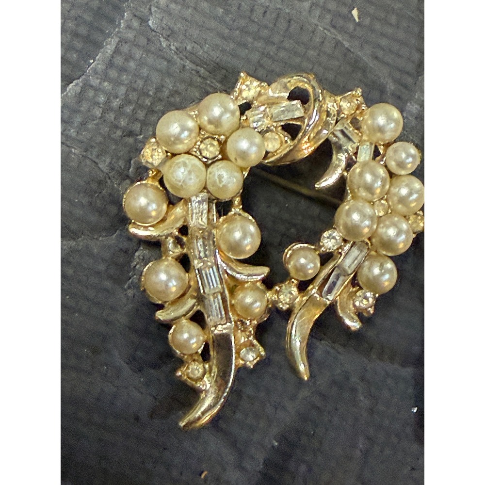 Brooch Gold Tone Faux Pearl Rhinestone Wreath Vintage Costume Jewelry MCM Bridal
